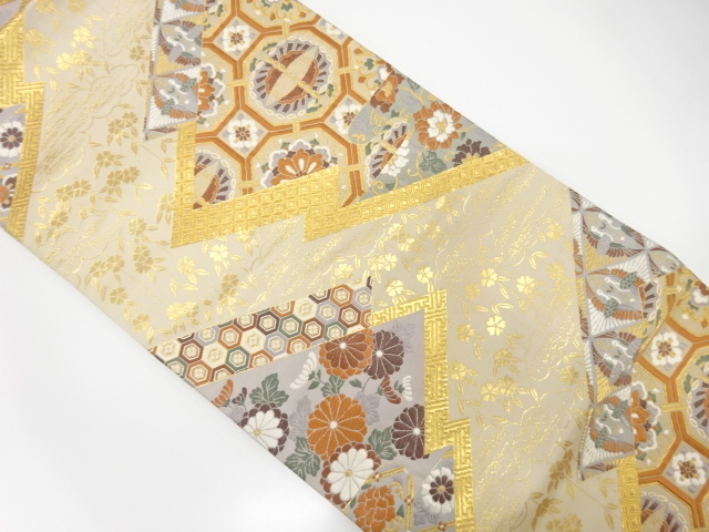 変わり松皮菱に向かい鶴・花模様織り出し　袋帯